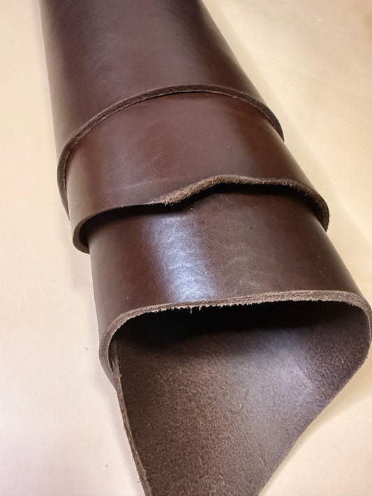 Cinghia in pelle marrone scuro 3-3,5 mm | Altezza: circa 135-140 cm. Collo.