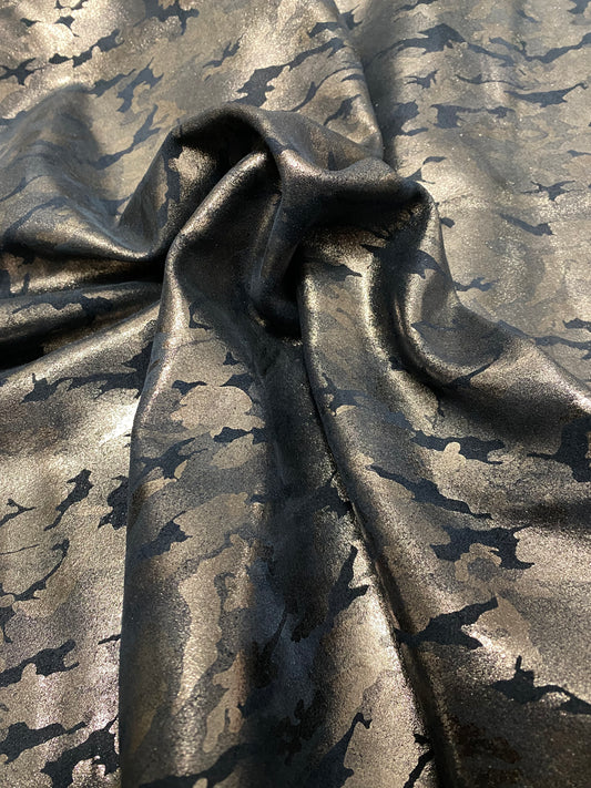 Cuir de vachette nappa camouflage noir 1,00 mm RN001. Largeur 90 cm. Marchandises au centimètre