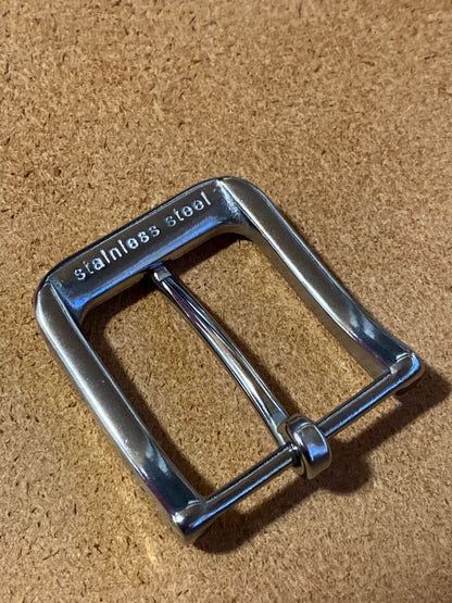 Stainless steel buckle 40 mm passage. Highly polished