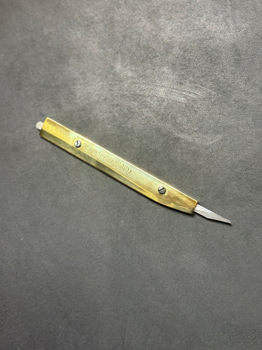 Vergez Blanchard Messing Messer inkl. Klinge. Brass Cutting Knife „L‘Indispensable“. Für Linkshänder.