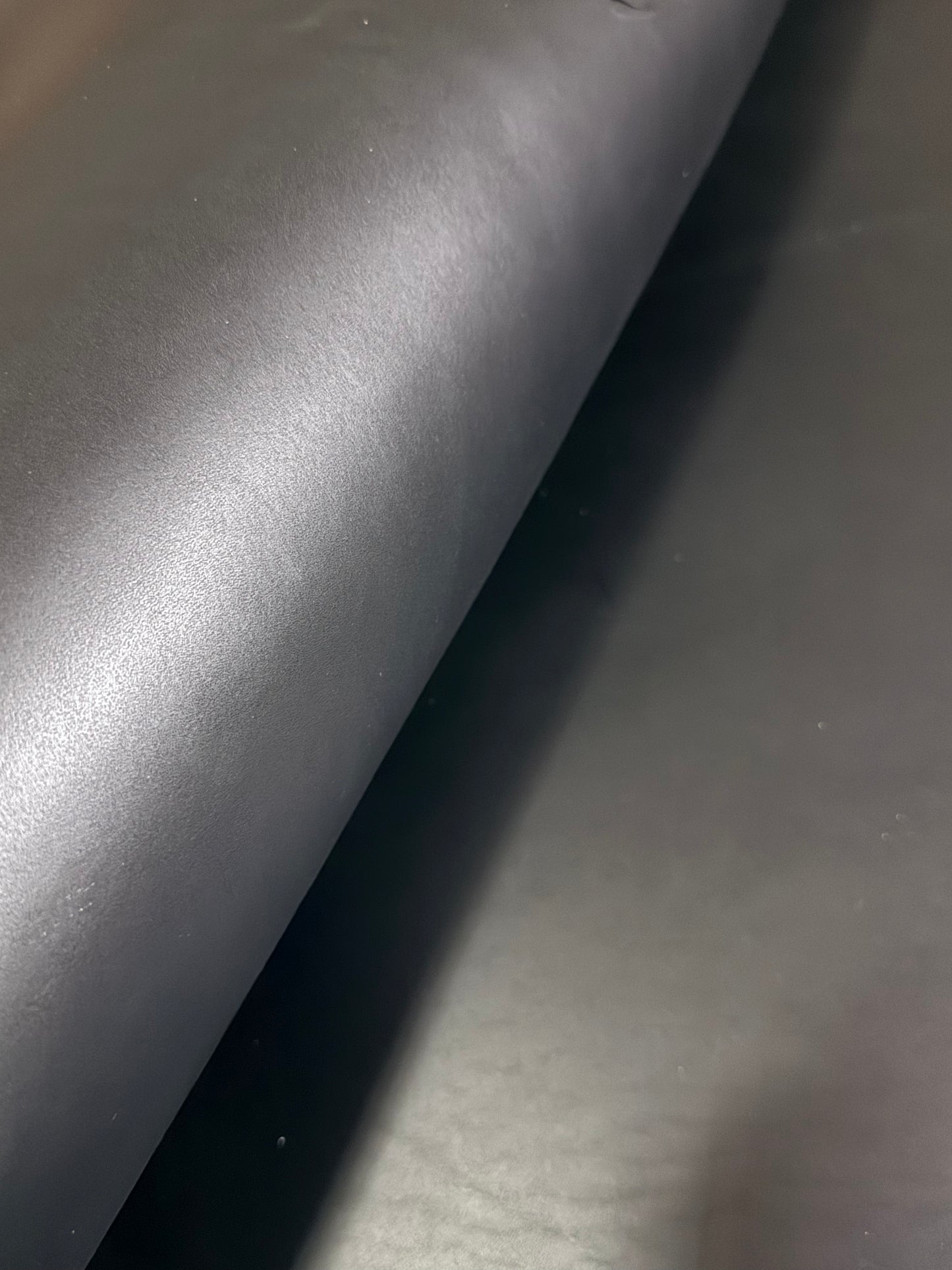 Riemen col. „Black“ 3,5-4mm Croupon 135-140 cm mit Resinseite (Kopie)