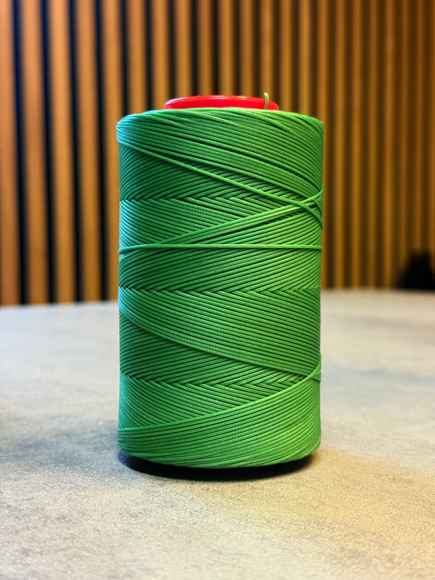 0,8 mm Ritza 25 tiger 50 m Spule | Nähgarn für Leder, gewachst. Handstich, flache Form