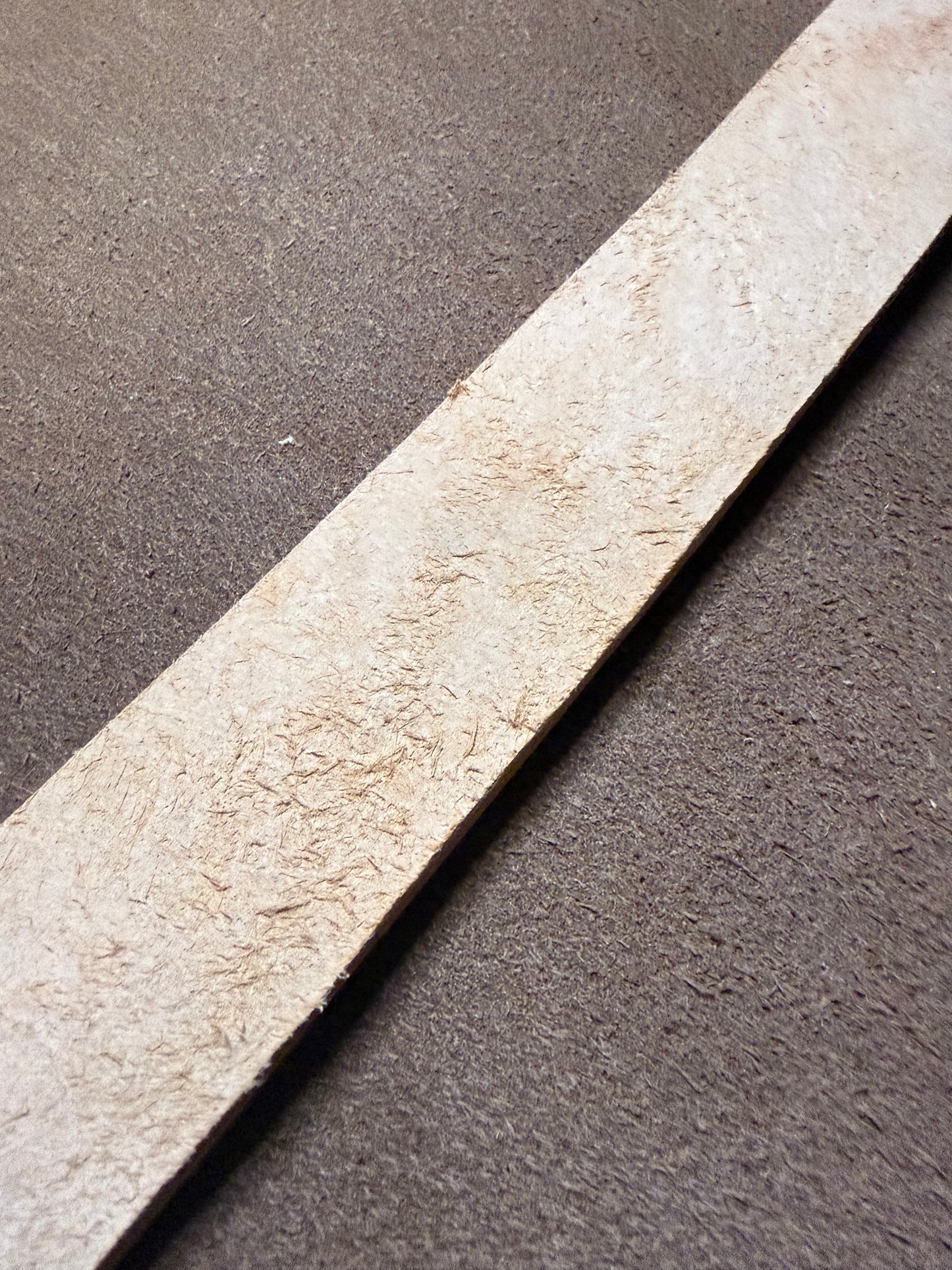 Hermann Oak Tooling Skirting Leder. Riemen. Belt straps. 5,5-6 mm ab 2m Länge. Hecht. Punzierleder.