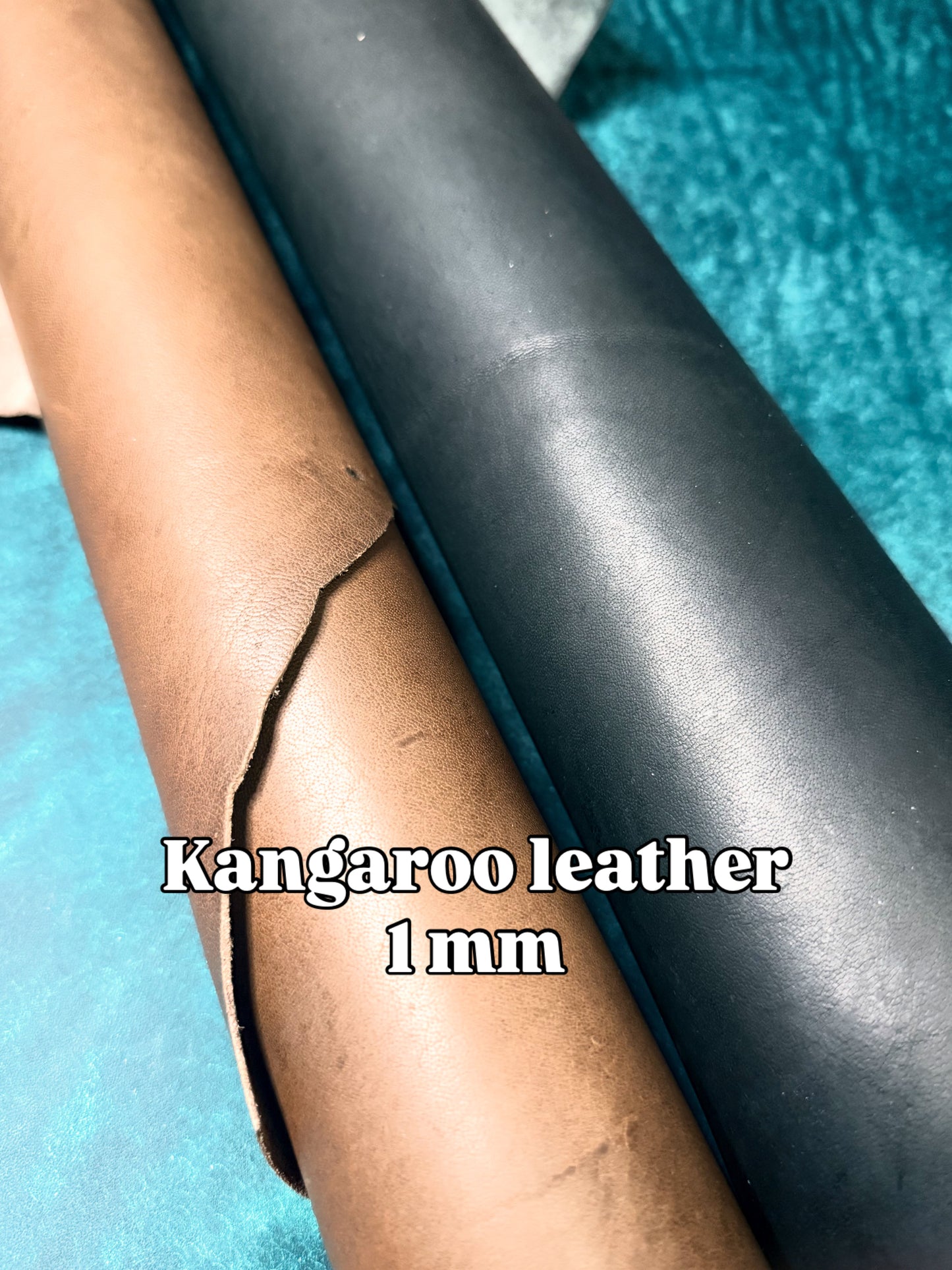 Känguruleder Anilin vollnarbig 1mm. Kangaroo leather. Vegtanned, full grain. Ca. 0,8 m2. Mit Naturmerkmalen.