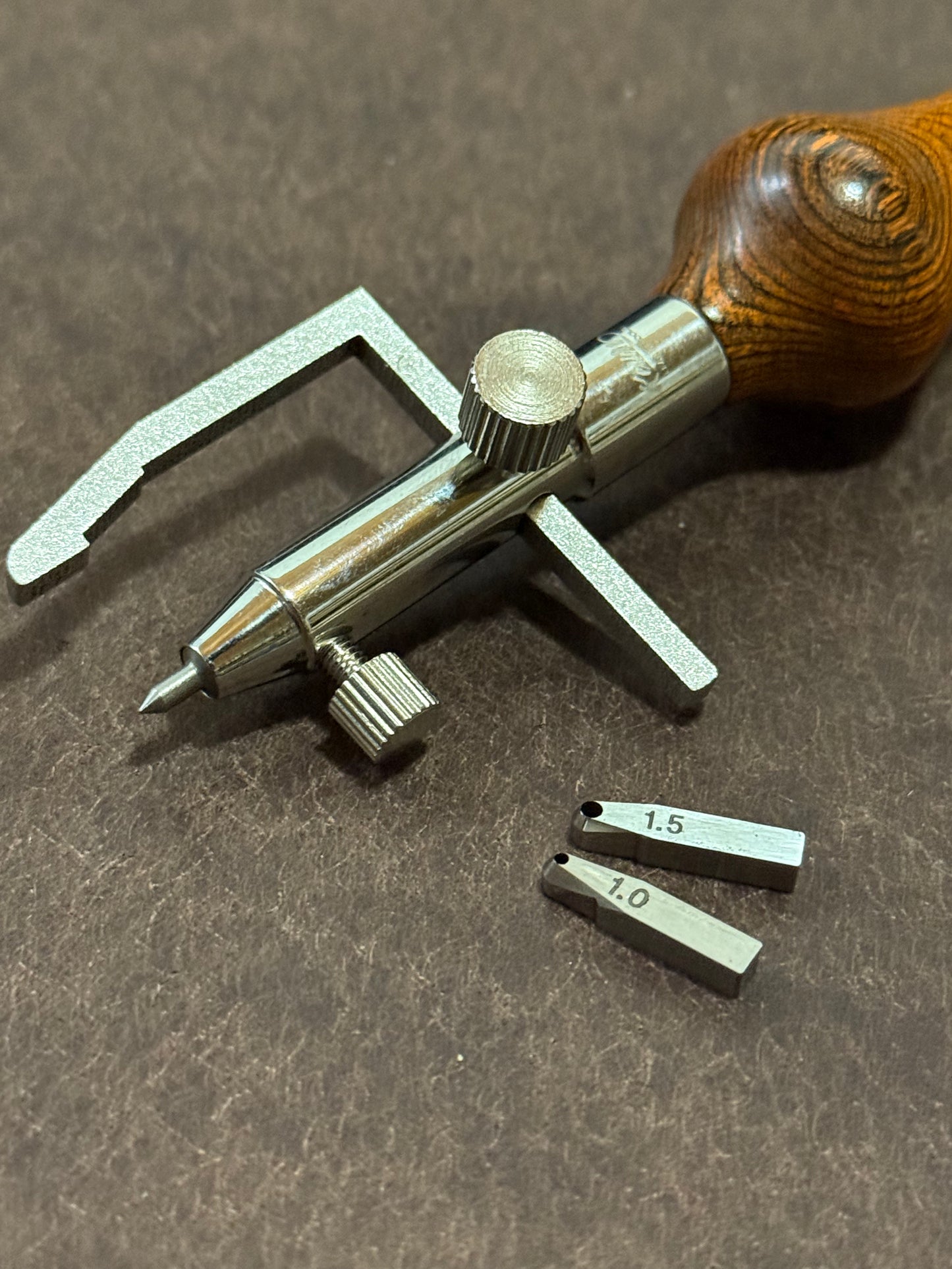 Kevin Lee Rillenzieher. Rainureur de couture.