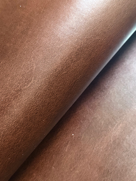 Cinturini in pelle di lusso cerata. Col. "Bordeaux" 4,0-4,2mm. 140cm. Croupon. Pelle da sella cerata