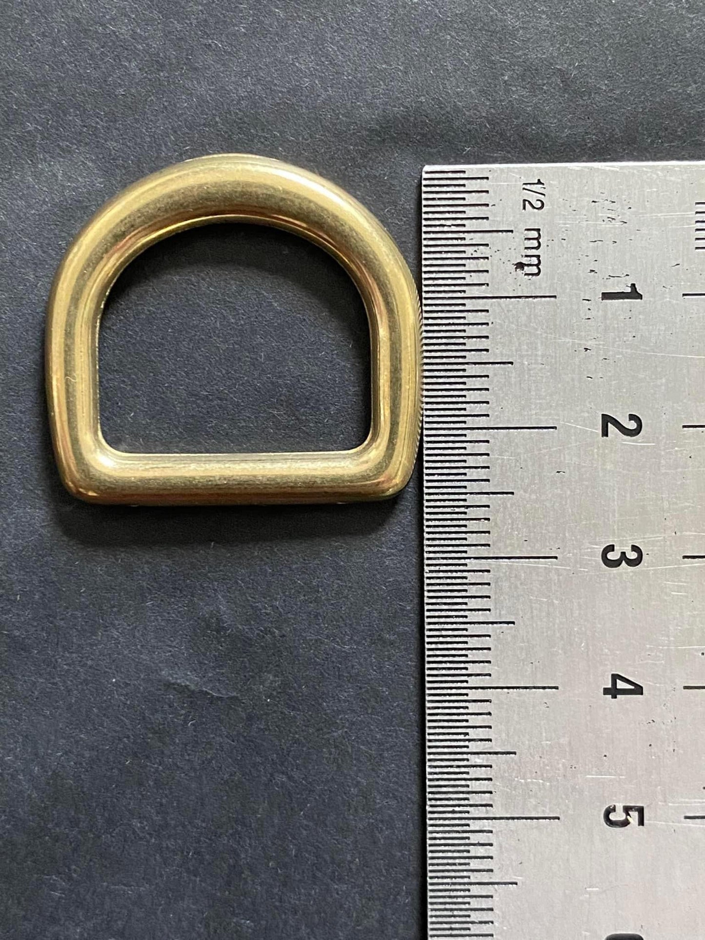 Anello a D in ottone massiccio da 20 mm, realizzato su misura senza informazioni sul carico di rottura