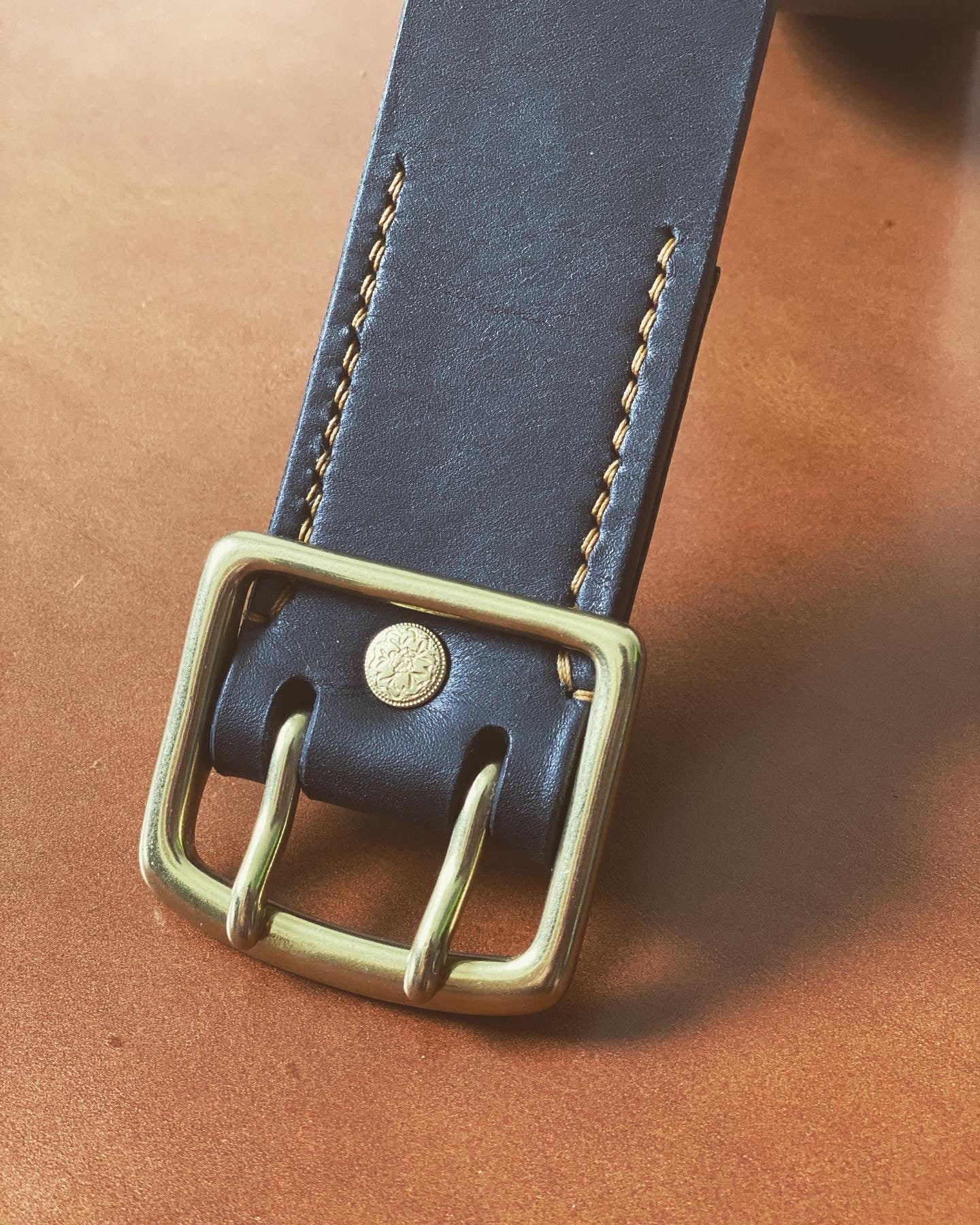 Cintura in pelle realizzata in pelle "Hermann Oak". | Colore: marrone scuro